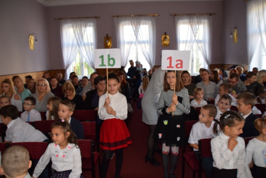 "Ślubujemy!": wypowiedzieli dziś "fiedlerowcy szkoły piątej" na uroczystości pasowania na ucznia [FOTO, FILM]