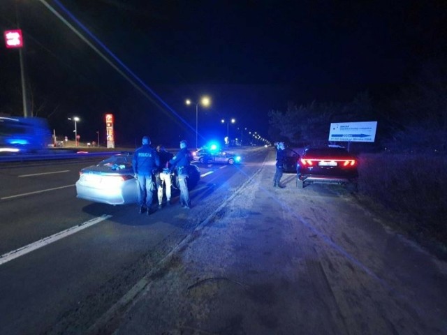 Policjanci po pościgu zatrzymali sprawcę kradzieży pojazdu w Gdyni