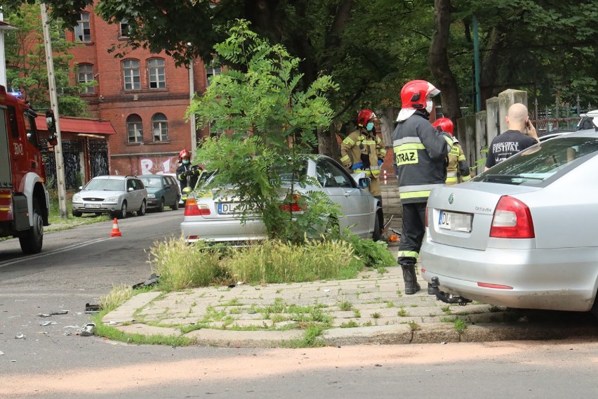 Wypadek na ulicy Lotniczej w Legnicy [ZDJĘCIA]