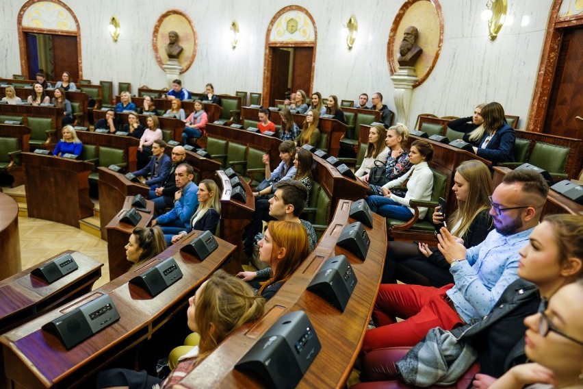 Studenci z Bankowej w gmachu Sejmu Śląskiego