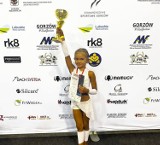 Po sukcesach juniorek, przyszedł czas na medale najmłodszych zawodniczek złotowskiego oddziału Szkoły Tańca i Sportu Perfect