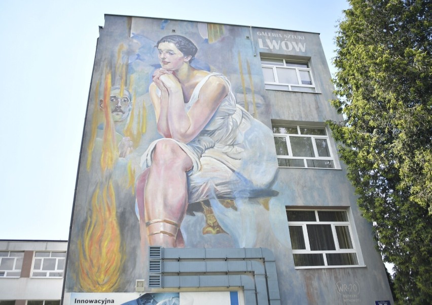 Zakończyły się prace nad kolejnym muralem z dziełem Jacka Malczewskiego "Pytia". (Zdjęcia)