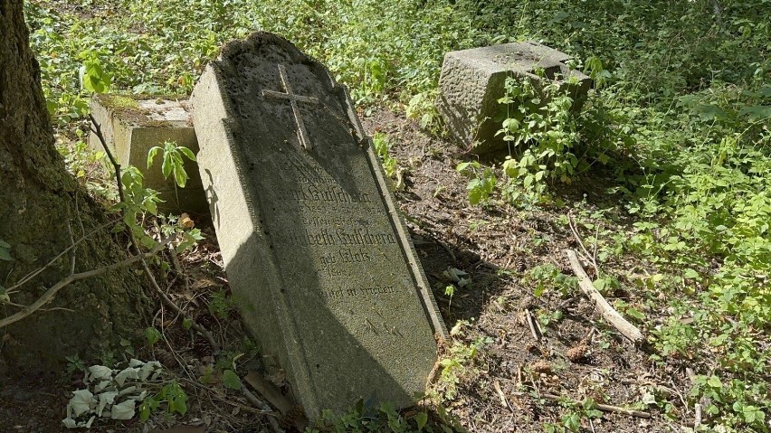 Dawny cmentarz ewangelicki w Łagowie znajduje się na Sokolej...