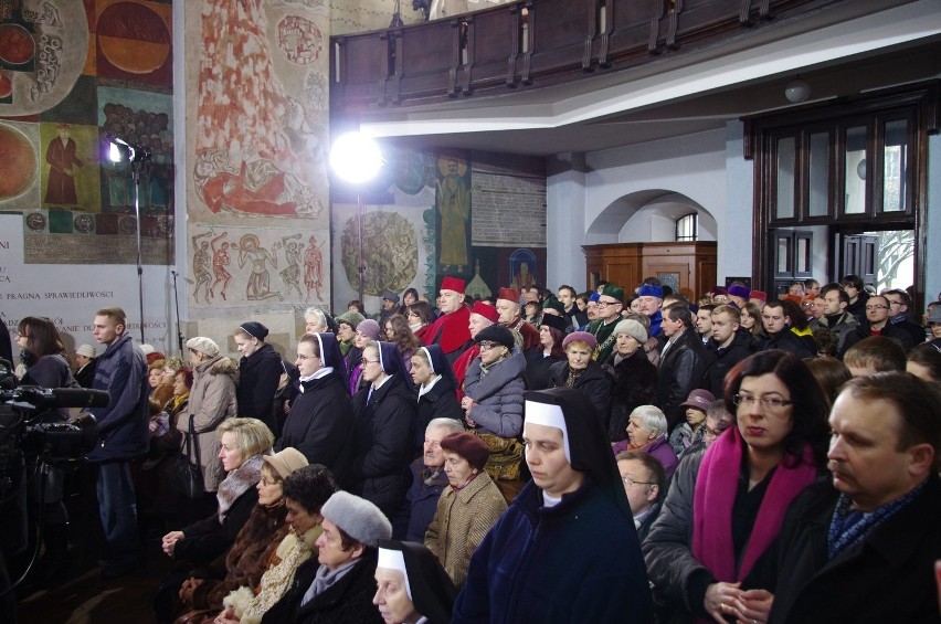 Lublin: Relikwia Jana Pawła II spoczęła na KUL (ZDJĘCIA)