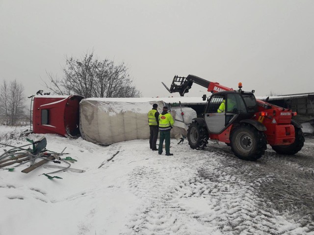 Utrudnienia na DK 1 pod Radomskim. Tir zablokował drogę