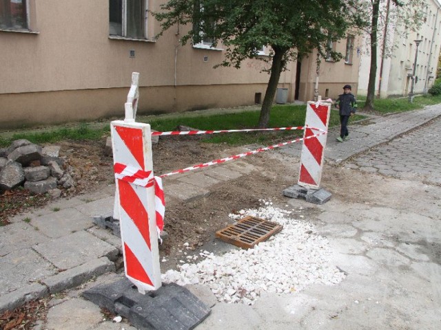 Drogowcy zabezpieczyli zapadlisko na ulicy Miodowej w Kielcach