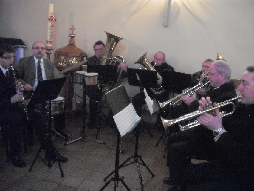 Koncert kolęd Orkiestry Dętej z Poraja w kościele w Poraju.