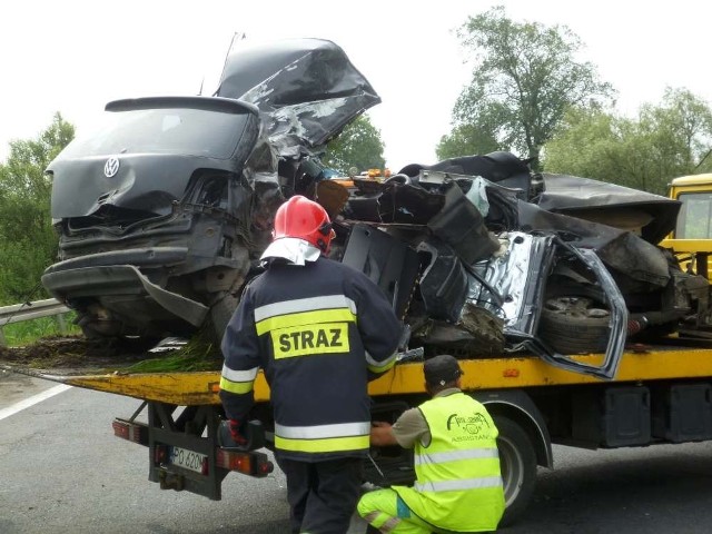 Kilka minut przed godziną 6 doszło do tragicznego w skutkach wypadku. 28-letni mieszkaniec Psarskiego zginął na miejscu po zderzeniu z ciężarówką.

Zobacz więcej: Śmiertelny wypadek w Młodasku na DK 92 [ZDJĘCIA, WIDEO]