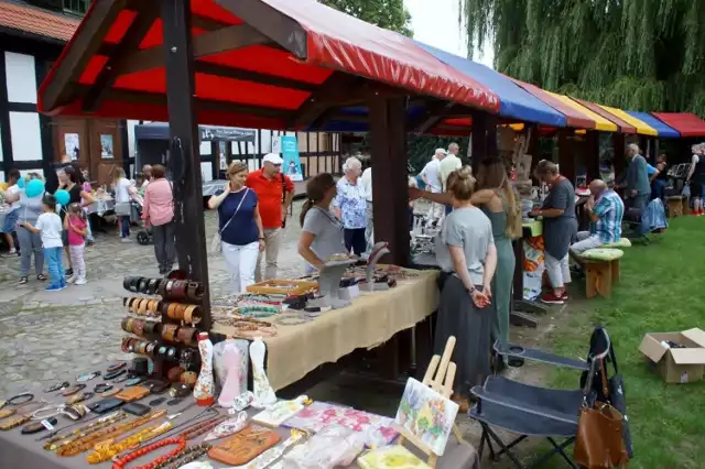 W dniu dzisiejszym (niedziela) pod słupskim Muzeum Pomorza Środkowego odbył się kolejny Jarmark Gryfitów. Zapraszamy do galerii zdjęć i relacji wideo. 

