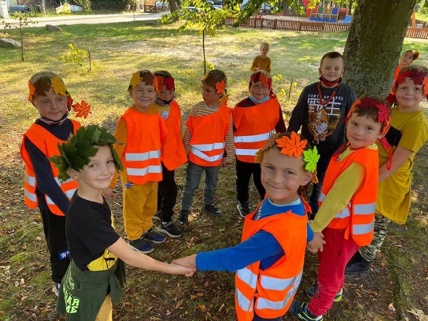 Piękna jesienna sesja zdjęciowa w Szkole Podstawowej w Jarosławcu [ZDJĘCIA]