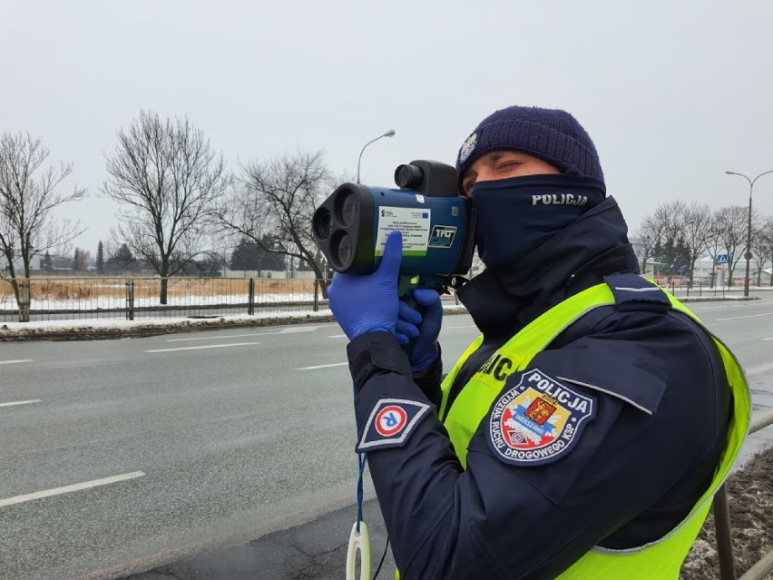 Przerażające efekty jednodniowej akcji policjantów w Warszawie. Ponad 460 przekroczeń prędkości i 22 zatrzymane prawa jazdy