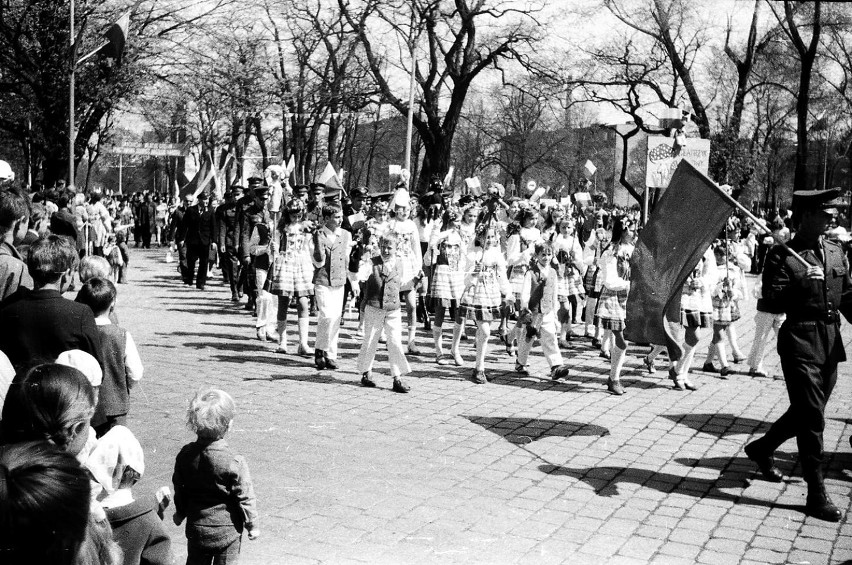 Majowy pochód ulicami Głogowa  - 1973 rok