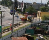 Remont skrzyżowania w Łebczu: montują sygnalizację świetlną. Będą utrudnienia w wakacje 2019? Tak, ale niewielkie | ZDJĘCIA