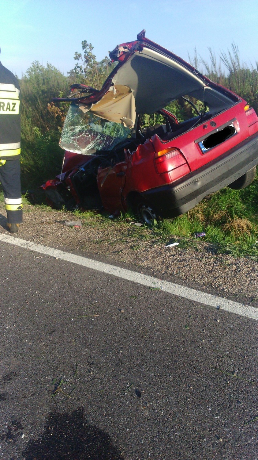 Wypadek na trasie Czarna Dąbrówka - Rokity. Kierowca został przetransportowany do szpitala [FOTO] 