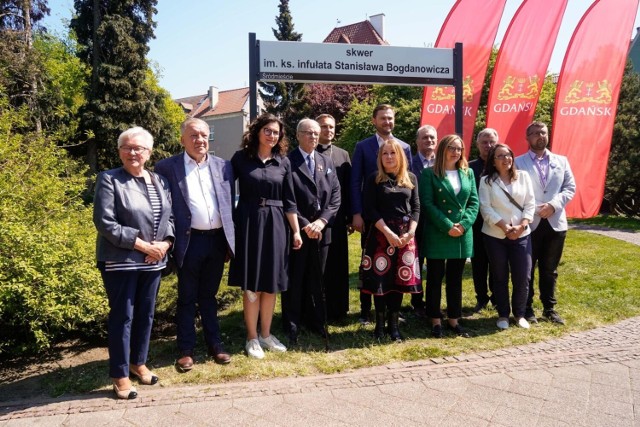 Odsłonięto tablicę skweru im. ks. infułata Stanisława Bogdanowicza