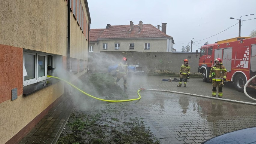 Kadeci z Poznania uczą się od  chodzieskich strażaków