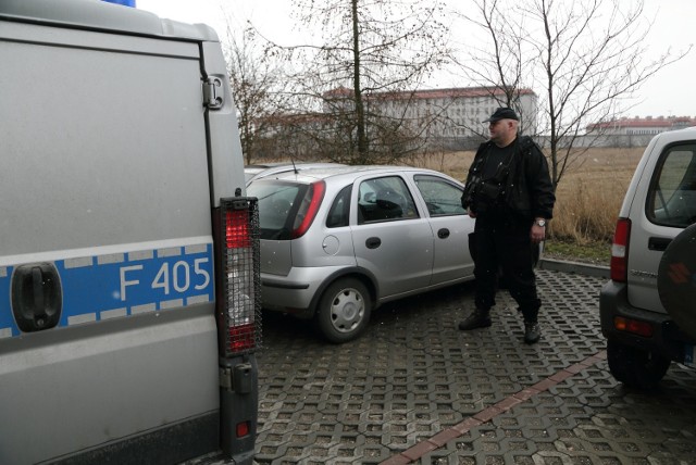 Prokuratura czeka na ostateczną opinię posekcyjną 35-letniego piotrkowianina. Jego ciało znaleziono w zagajniku między aresztem a urzędem skarbowym