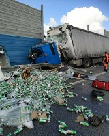 Wypadek na autostradzie A2 w powiecie brzezińskim! Ciężarówka wjechała w bariery ochronne!