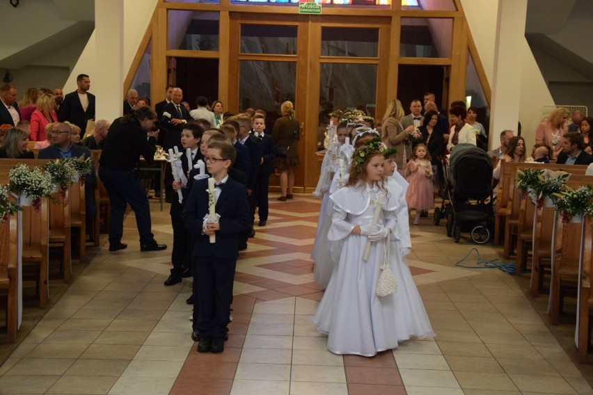I Komunia Święta 2022 w Wejherowie. W kościele pw. NMP Królowej Polski dzieci przyjęły do swojego serca Jezusa Chrystusa