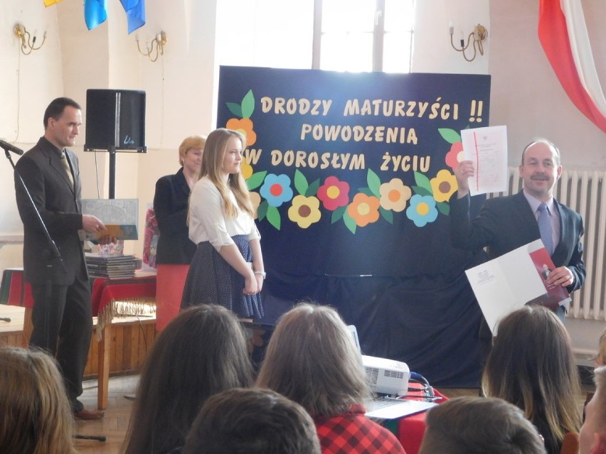 Zakończenie roku szkolnego klas maturalnych w ZSP nr 1 i ZSP nr 2 w Łowiczu (Zdjęcia)