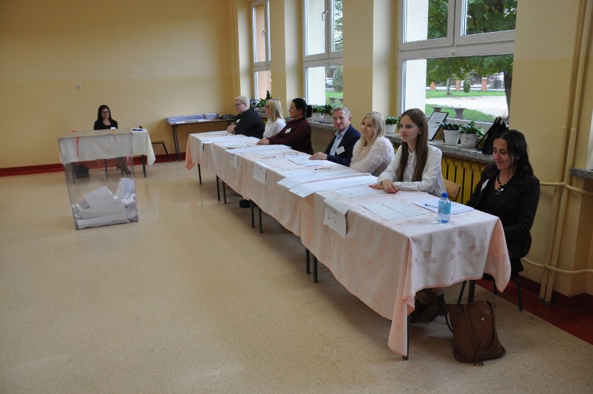 Wybory parlamentarne. Mieszkańcy powiatu pleszewskiego ruszyli do urn