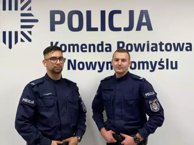 Policjanci Jakub Zandecki i Bartosz Sołtysik uratowali życie mężczyzny