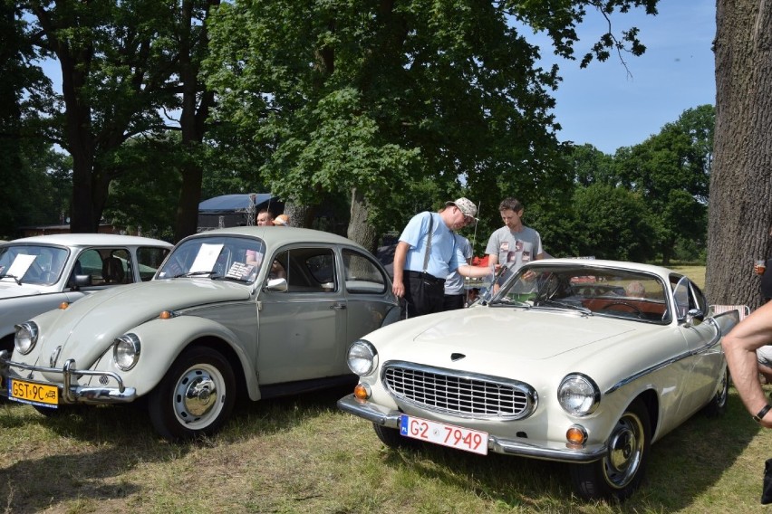 Takie motoryzacyjne cudeńka "prężyły torsy" podczas...