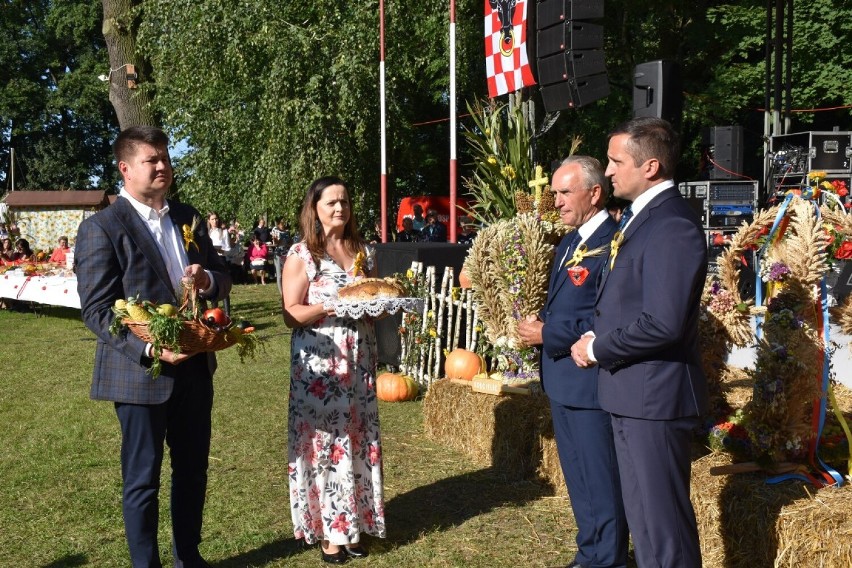 Dożynki Powiatowo -Gminne w gminie Mycielin przyciągnęły tłumy. ZDJĘCIA