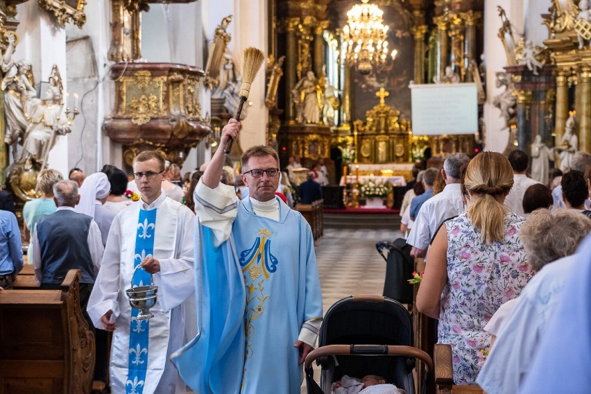 Święcenie ziół w Bazylice w Trzebnicy