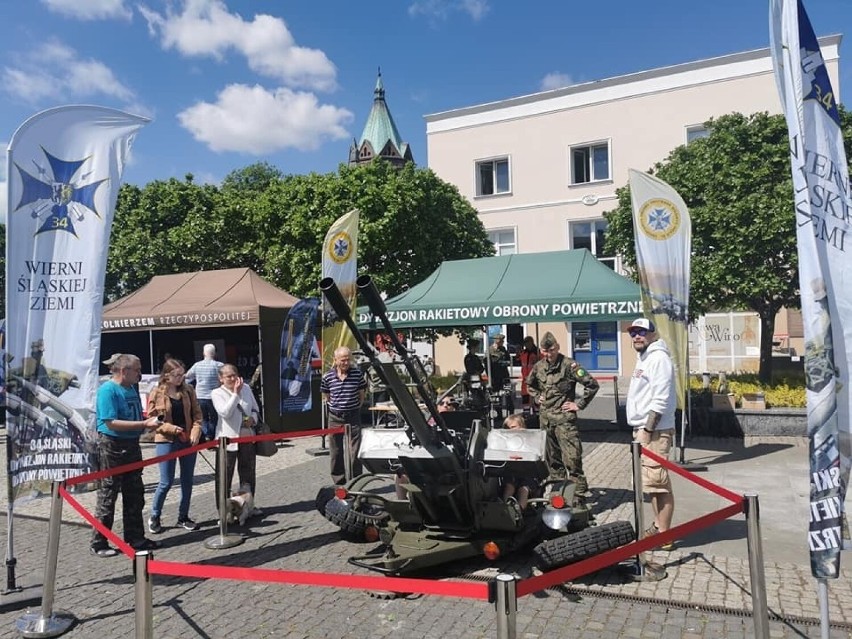 Piknik militarny na rynku w Czeladzi...