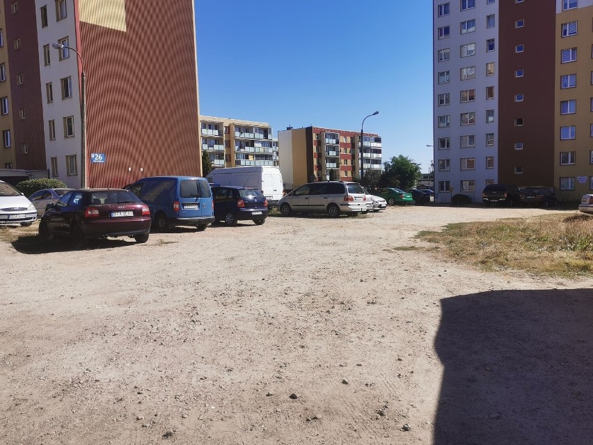 Brak miejsc parkingowych, to główny problem mieszkańców Wyszyńskiego w Zambrowie. Urząd Miasta podjął decyzję w tej sprawie