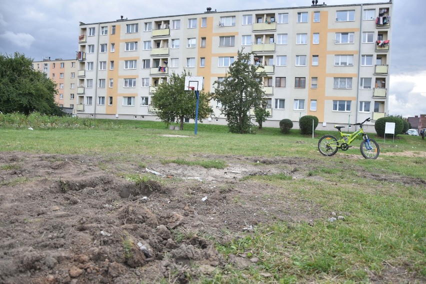 Malbork. Na Andersa był plac zabaw i zniknął, gdy miasto sprzedało działkę. Magistrat uspokaja, że urządzi teren dla dzieci w nowym miejscu