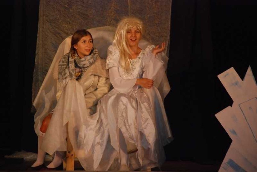 W Głuszycy Teatr Młodego Widza zaprezentował sztukę na podstawie książki Lidii Miś „Odwiedzając czarownice"