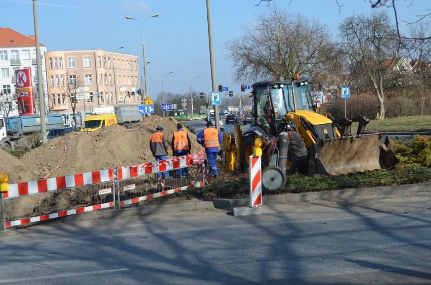 Wielka awaria wodnej magistrali. Pękła rura pod dużym rondem