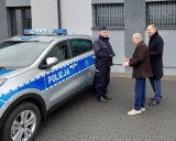 Nowy radiowóz w Bogatyni i nagrody za dotychczasową służbę dla policjantów