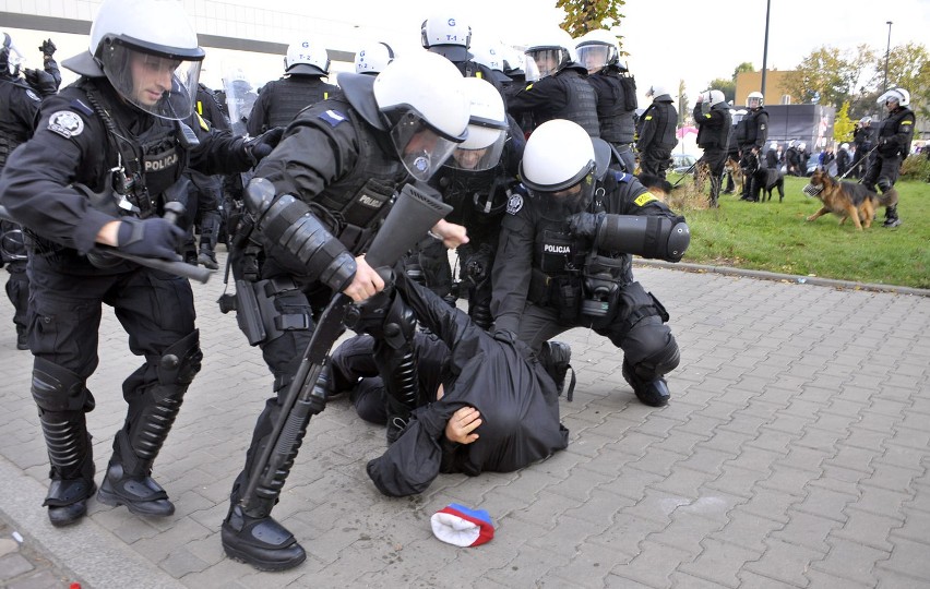 Derby Krakowa 2013: kilkanaście osób zatrzymanych [ZDJĘCIA]