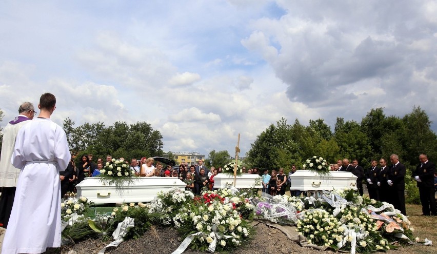 Bytom: Pogrzeb ofiar tragicznego wybuchu gazu. Pożegnaliśmy Barbarę, Lindę i Laurę