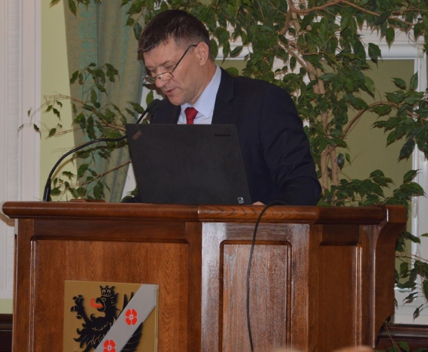 Radni przyjęli budżet powiatu wejherowskiego na 2018 rok. Ponad 43 mln zł zostanie przeznaczonych na inwestycje FOTO