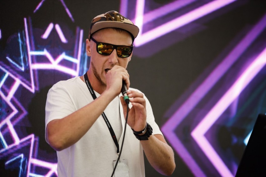 Rap Air Festiwal w Kazimierzu Biskupim. Drugi dzień hip-hopowej imprezy. Kękę, Tede, Guzior i lokalni raperzy zakończyli "melanż" z hukiem