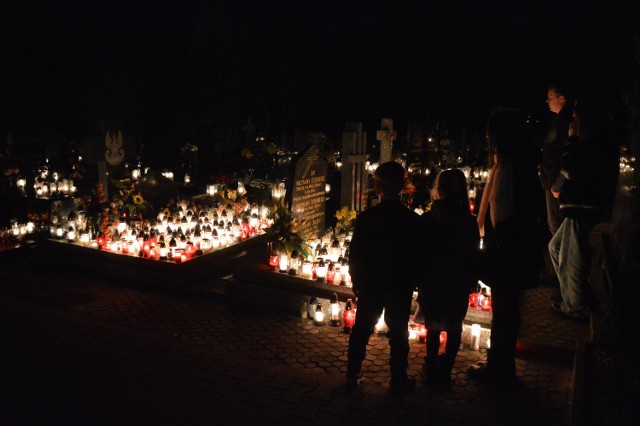 Tak zakończył się dzień Wszystkich Świętych na Bełchatowskim cmentarzu