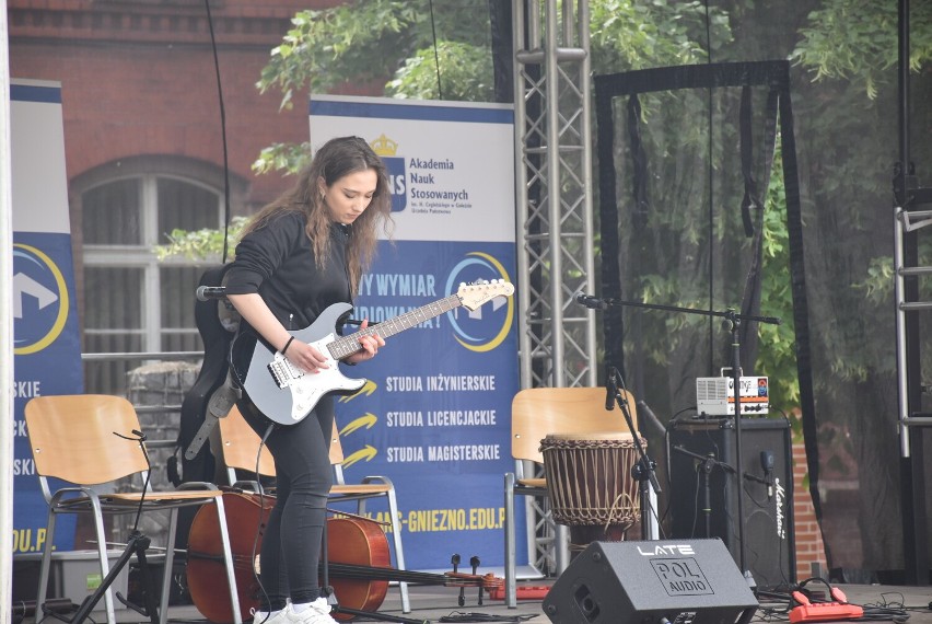 Gniezno. Piknik akademicki w Akademii Nauk Stosowanych. Wykłady, wystawa pojazdów i wykład z Navalem [FOTO]