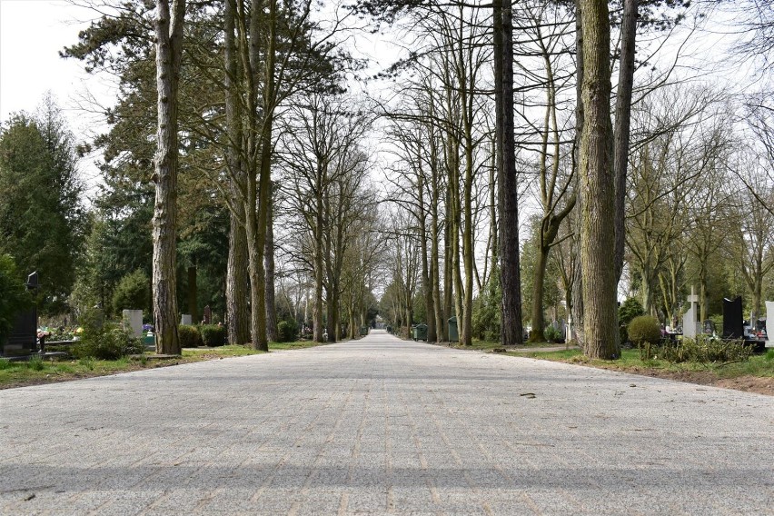 W Stargardzie zakończył się remont cmentarnych alejek