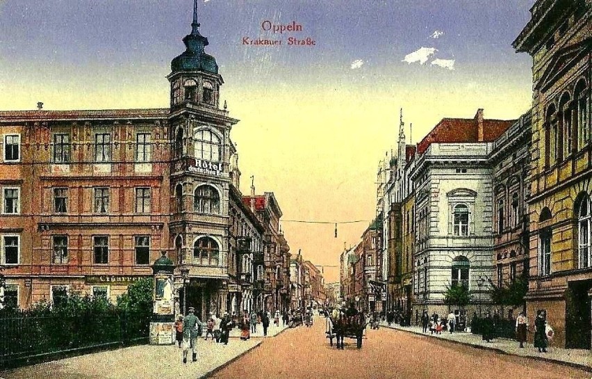 Ulica Krakowska, widok w kierunku placu Wolności. Po lewej...