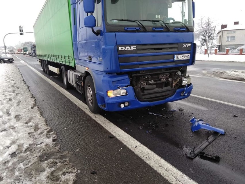 Kolizja z udziałem ciężarówki na DK 1 w Rzeniszowie