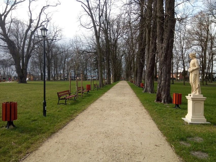 Park w Żelazkowie. Idealne miejsce na niedzielny spacer
