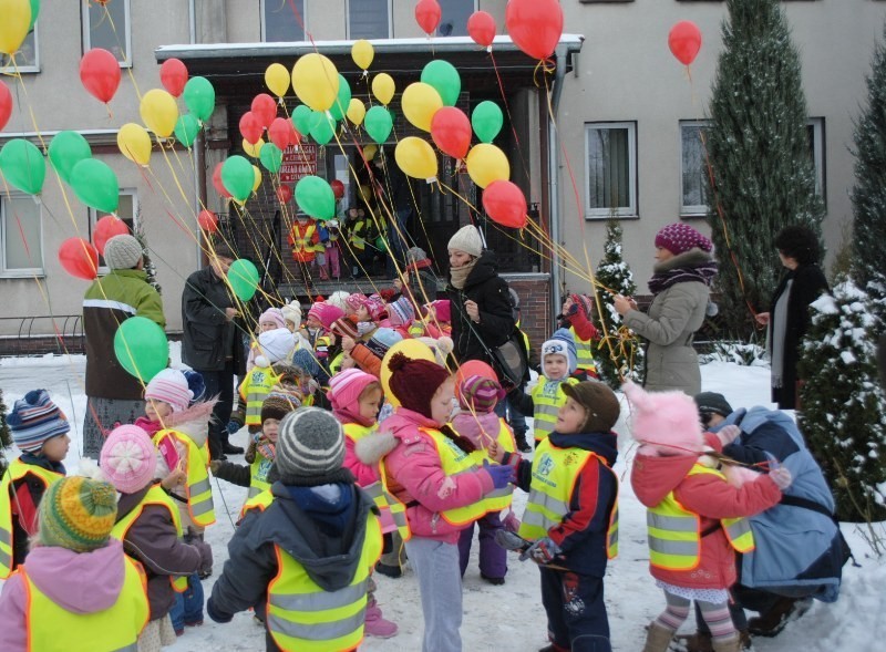 PKS 121212 w Czempiniu. Przedszkolaki wypuściły w niebo prawie 80 balonów z przesłaniem