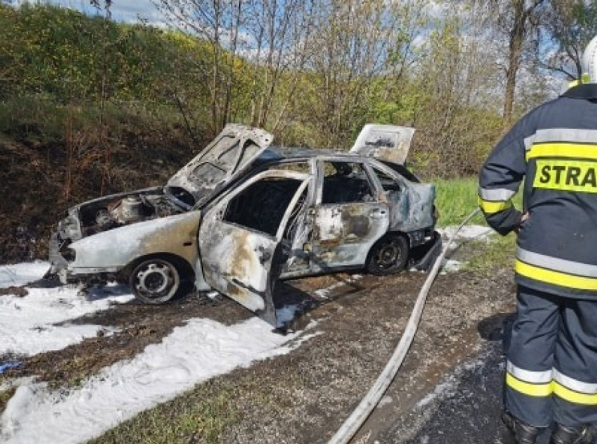 Volkswagen Polo spłonął doszczętnie w Płochocinku