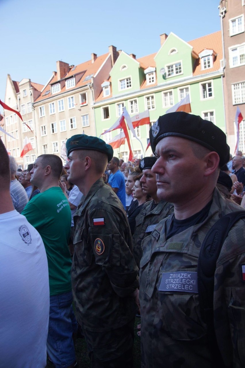 Kaliscy strzelcy na pogrzebie bohaterów antykomunistycznej...