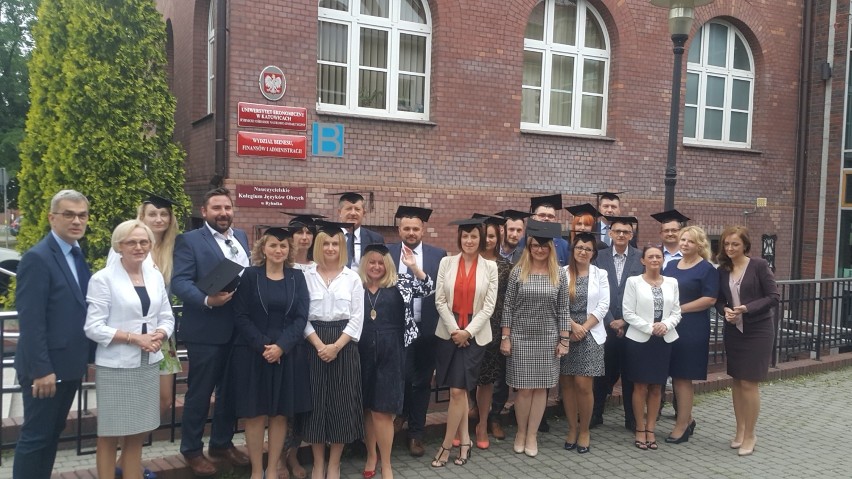 Studenci studiów Master of Corporate Governance w Rybniku odebrali świadectwa