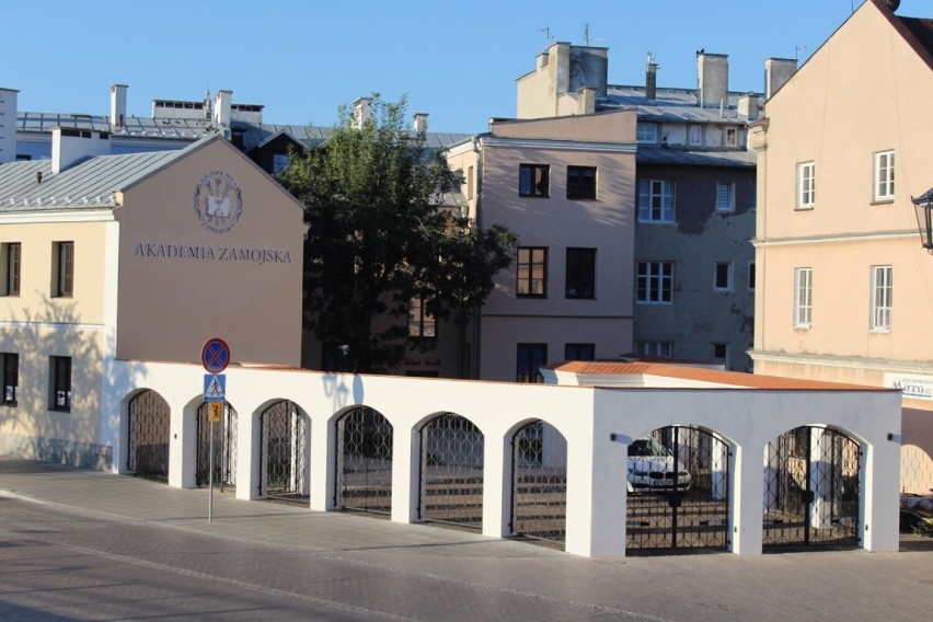 Odnowiony dziedziniec rektoratu Akademii Zamojskiej